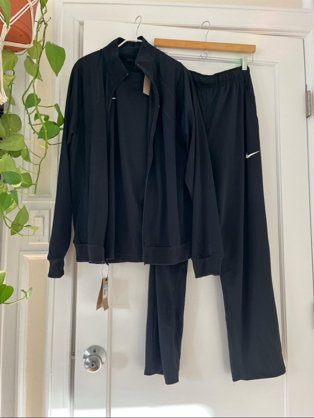 NWT Nike Men’s Medium Workout Bundle (3 Pieces - Shirt, Pants, Jacket)